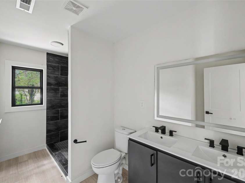 3801 Woodleaf Road, Charlotte, NC 28205.  MLS# CAR4370771, YatesRealty ID 43388. 