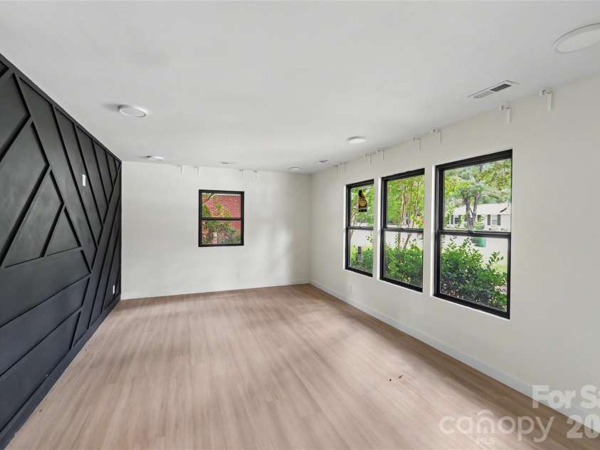 3801 Woodleaf Road, Charlotte, NC 28205.  MLS# CAR4370771, YatesRealty ID 43388. 
