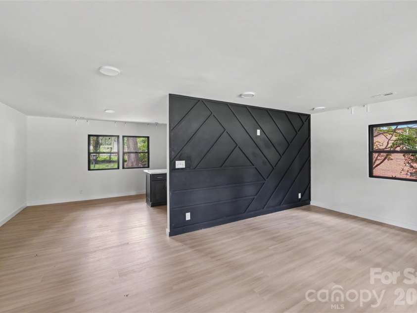 3801 Woodleaf Road, Charlotte, NC 28205.  MLS# CAR4370771, YatesRealty ID 43388. 