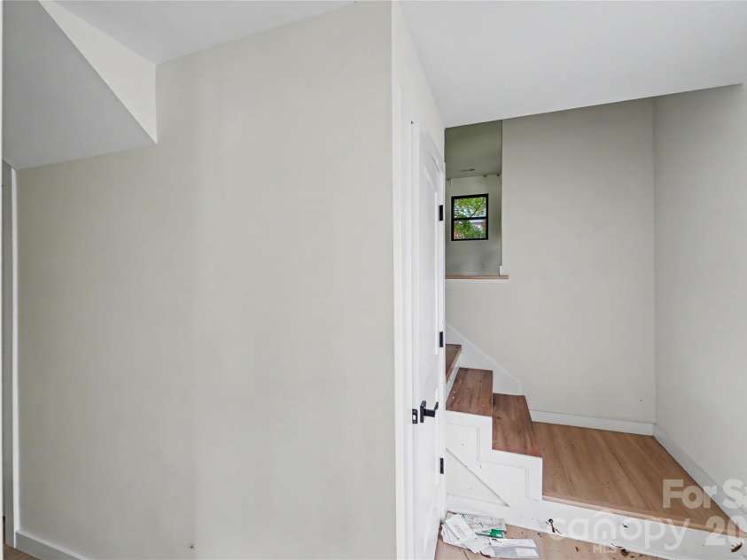 3801 Woodleaf Road, Charlotte, NC 28205.  MLS# CAR4370771, YatesRealty ID 43388. 