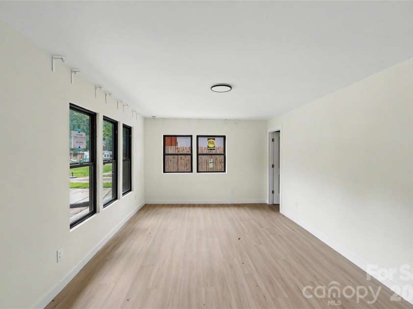3801 Woodleaf Road, Charlotte, NC 28205.  MLS# CAR4370771, YatesRealty ID 43388. 