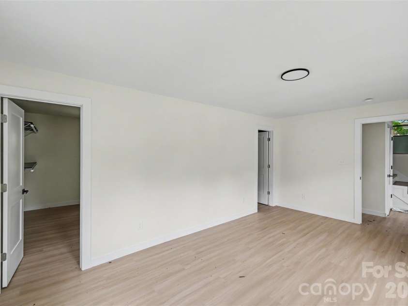 3801 Woodleaf Road, Charlotte, NC 28205.  MLS# CAR4370771, YatesRealty ID 43388. 
