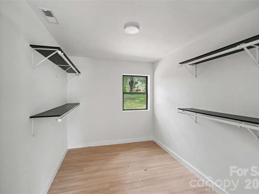 3801 Woodleaf Road, Charlotte, NC 28205.  MLS# CAR4370771, YatesRealty ID 43388. 