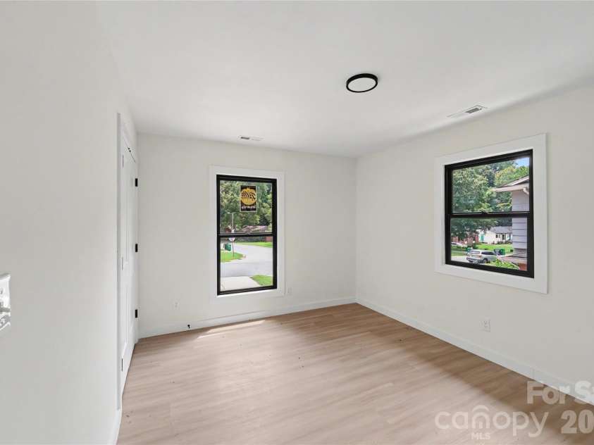 3801 Woodleaf Road, Charlotte, NC 28205.  MLS# CAR4370771, YatesRealty ID 43388. 