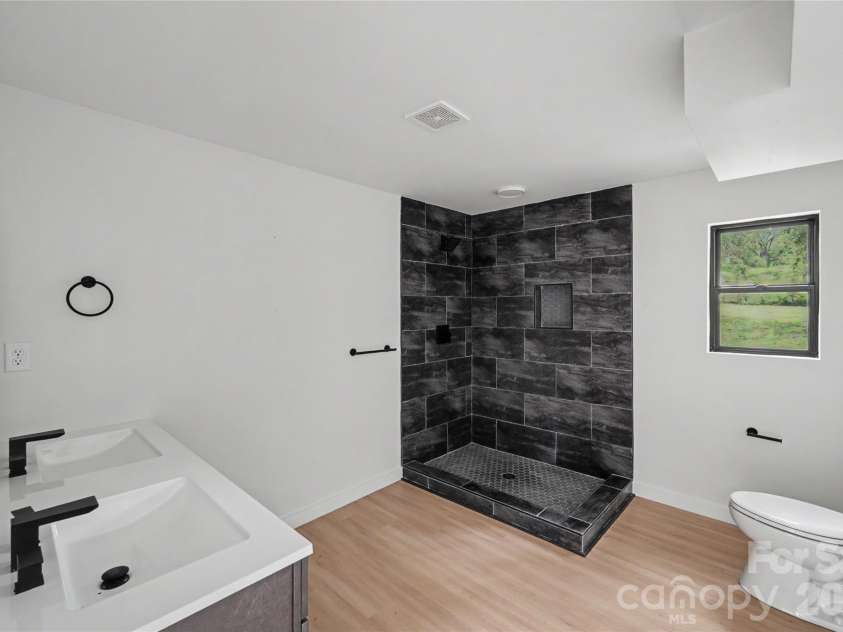 3801 Woodleaf Road, Charlotte, NC 28205.  MLS# CAR4370771, YatesRealty ID 43388. 