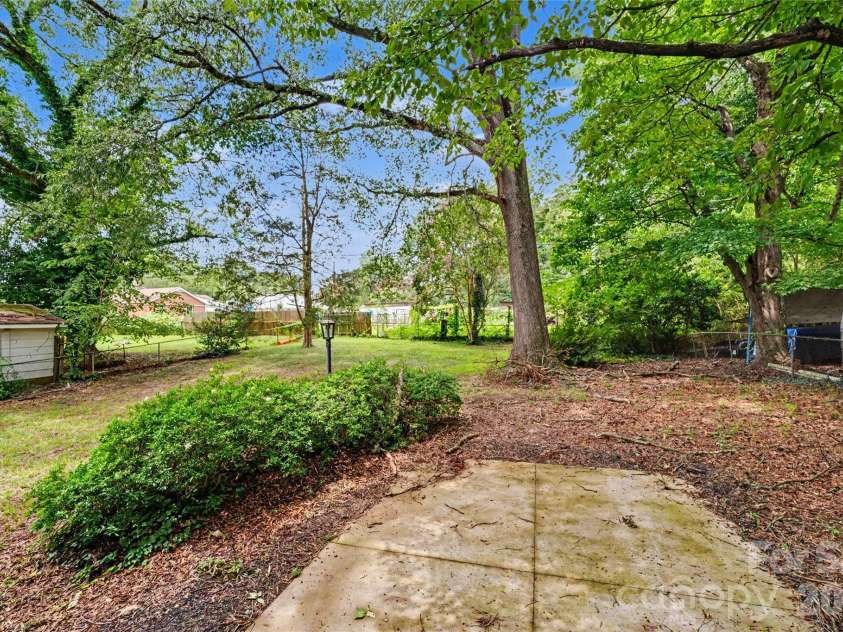 3801 Woodleaf Road, Charlotte, NC 28205.  MLS# CAR4370771, YatesRealty ID 43388. 