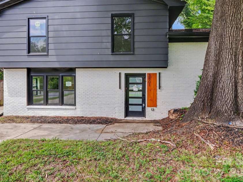 3801 Woodleaf Road, Charlotte, NC 28205.  MLS# CAR4370771, YatesRealty ID 43388. 