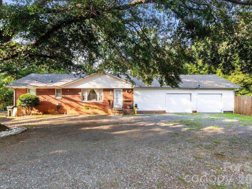 314 Laurel Hill Road, Fort Mill, SC 29707.  MLS# CAR4410458, YatesRealty ID 43390. 