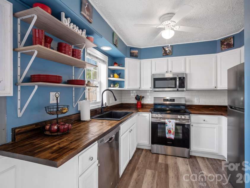 109 Loch Haven Road, Swannanoa, NC 28778.  MLS# CAR4412068, YatesRealty ID 43392. 