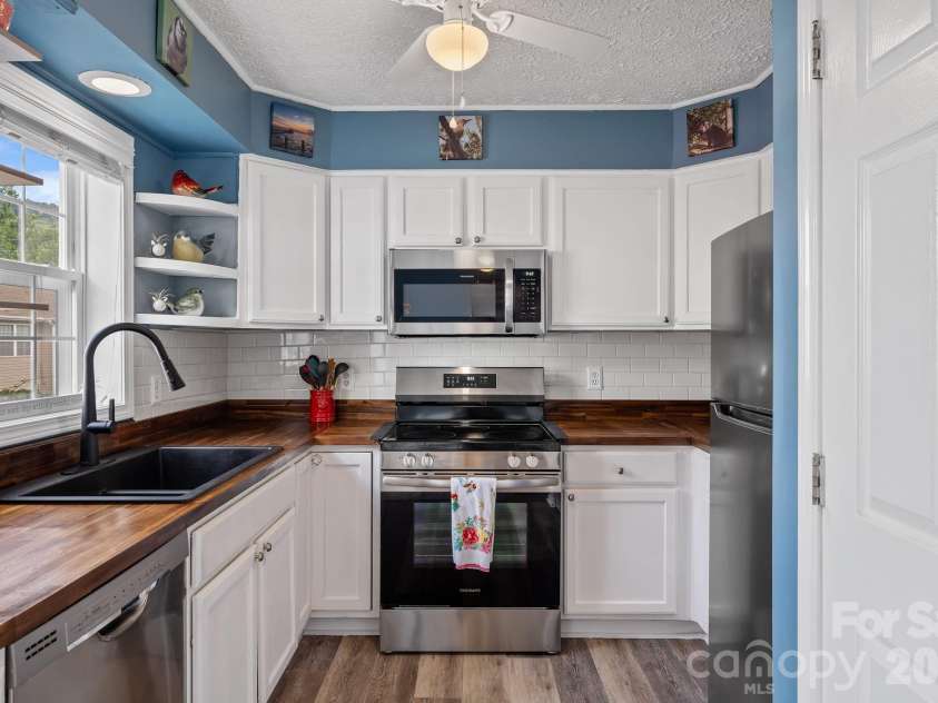 109 Loch Haven Road, Swannanoa, NC 28778.  MLS# CAR4412068, YatesRealty ID 43392. 