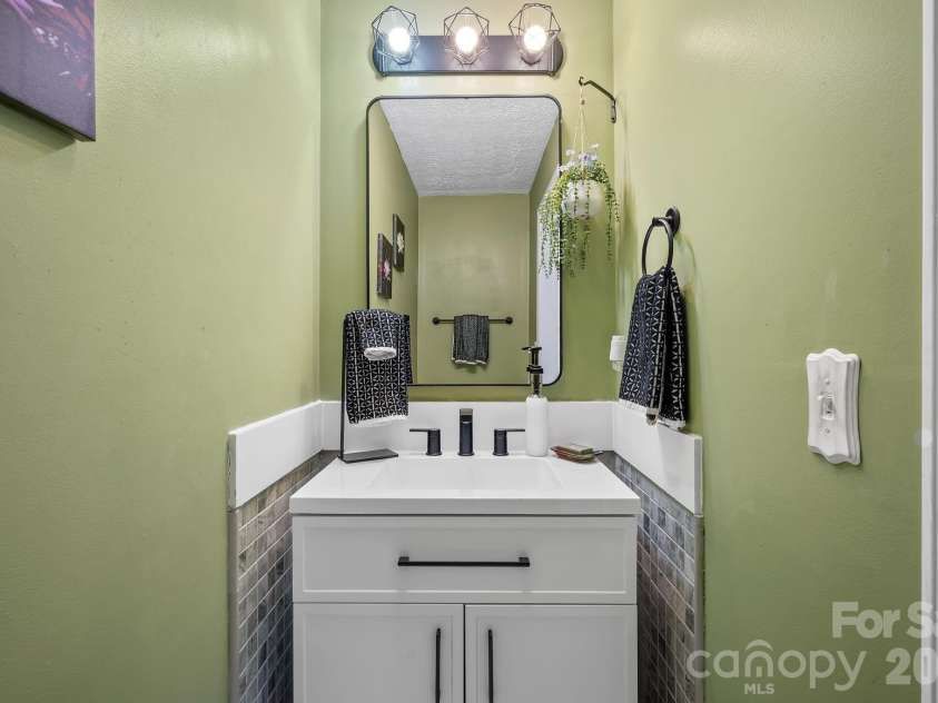 109 Loch Haven Road, Swannanoa, NC 28778.  MLS# CAR4412068, YatesRealty ID 43392. 