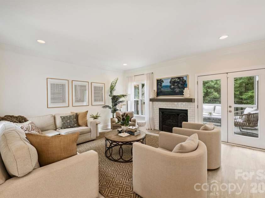 1328 Ivey Drive, Charlotte, NC 28205.  MLS# CAR4411128, YatesRealty ID 43393. 