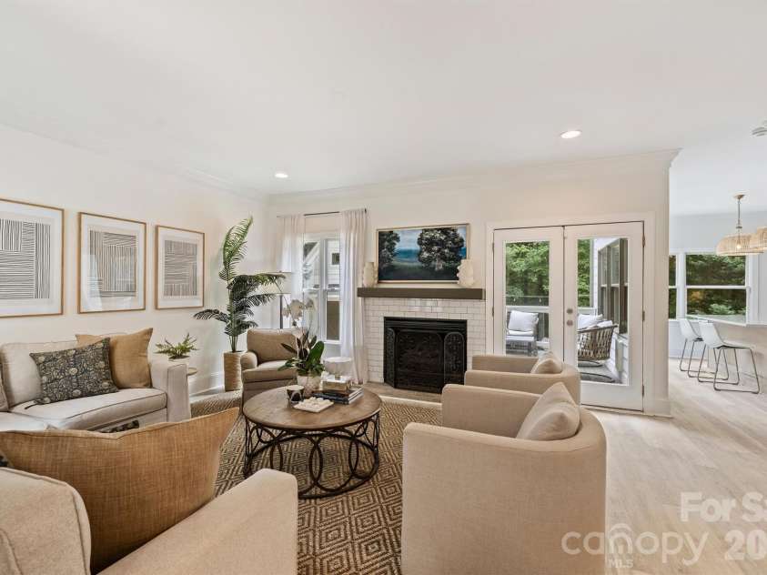 1328 Ivey Drive, Charlotte, NC 28205.  MLS# CAR4411128, YatesRealty ID 43393. 