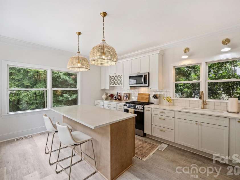 1328 Ivey Drive, Charlotte, NC 28205.  MLS# CAR4411128, YatesRealty ID 43393. 