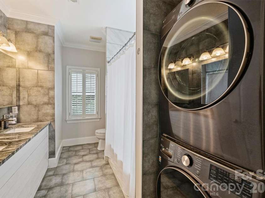 1328 Ivey Drive, Charlotte, NC 28205.  MLS# CAR4411128, YatesRealty ID 43393. 