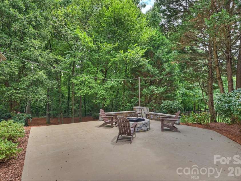 1328 Ivey Drive, Charlotte, NC 28205.  MLS# CAR4411128, YatesRealty ID 43393. 