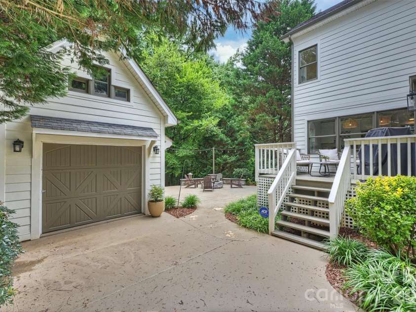 1328 Ivey Drive, Charlotte, NC 28205.  MLS# CAR4411128, YatesRealty ID 43393. 