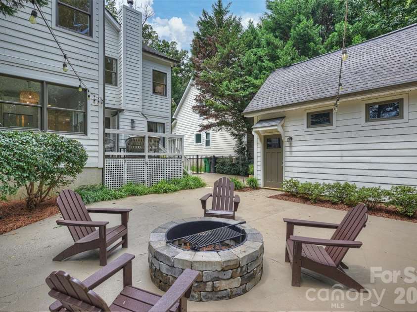 1328 Ivey Drive, Charlotte, NC 28205.  MLS# CAR4411128, YatesRealty ID 43393. 