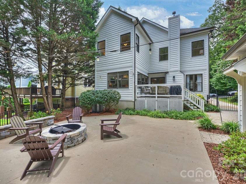 1328 Ivey Drive, Charlotte, NC 28205.  MLS# CAR4411128, YatesRealty ID 43393. 