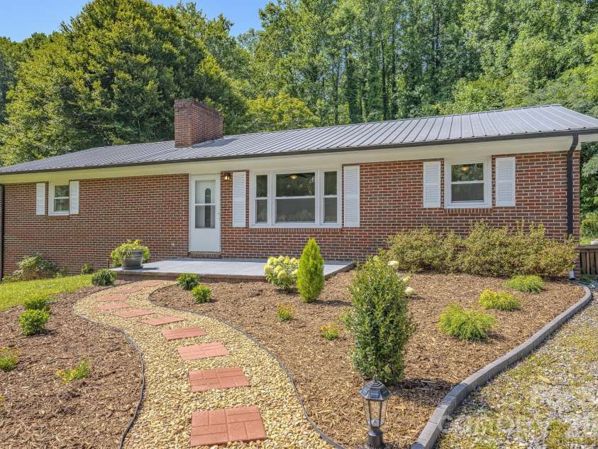 8525 US 25/70 Highway, Marshall, NC 28753.  MLS# CAR4412343, YatesRealty ID 43394. 