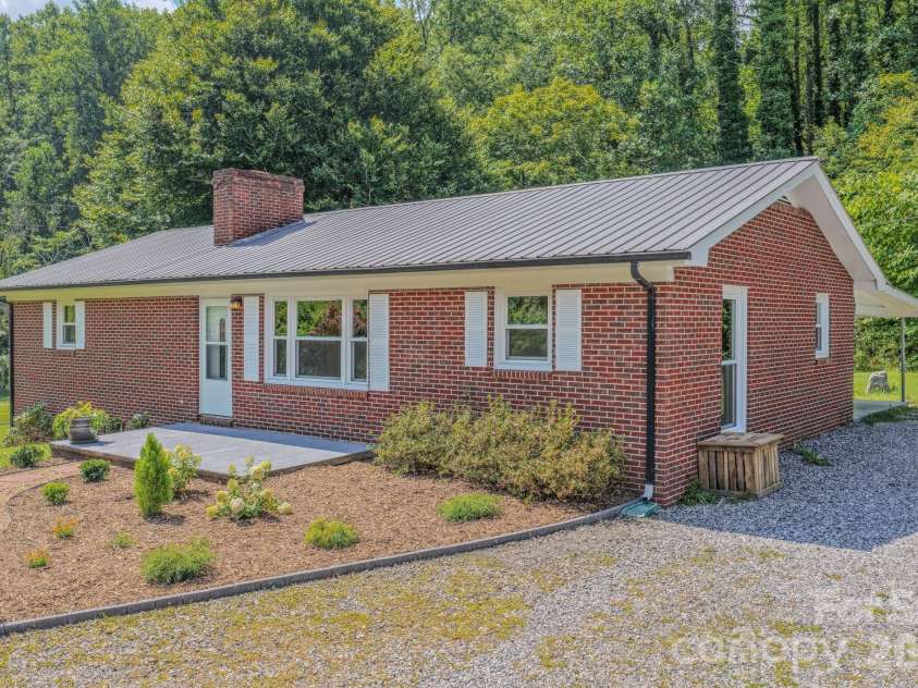 8525 US 25/70 Highway, Marshall, NC 28753.  MLS# CAR4412343, YatesRealty ID 43394. 