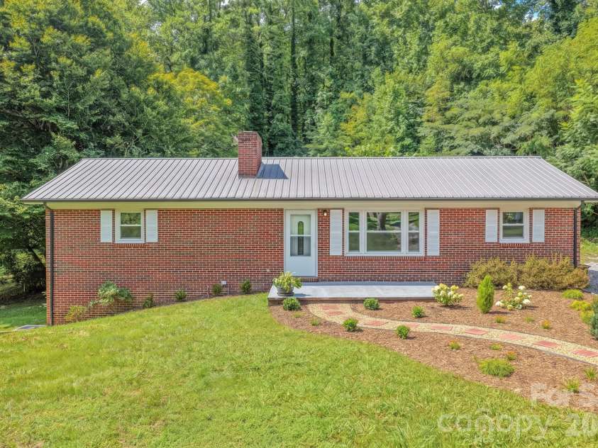 8525 US 25/70 Highway, Marshall, NC 28753.  MLS# CAR4412343, YatesRealty ID 43394. 