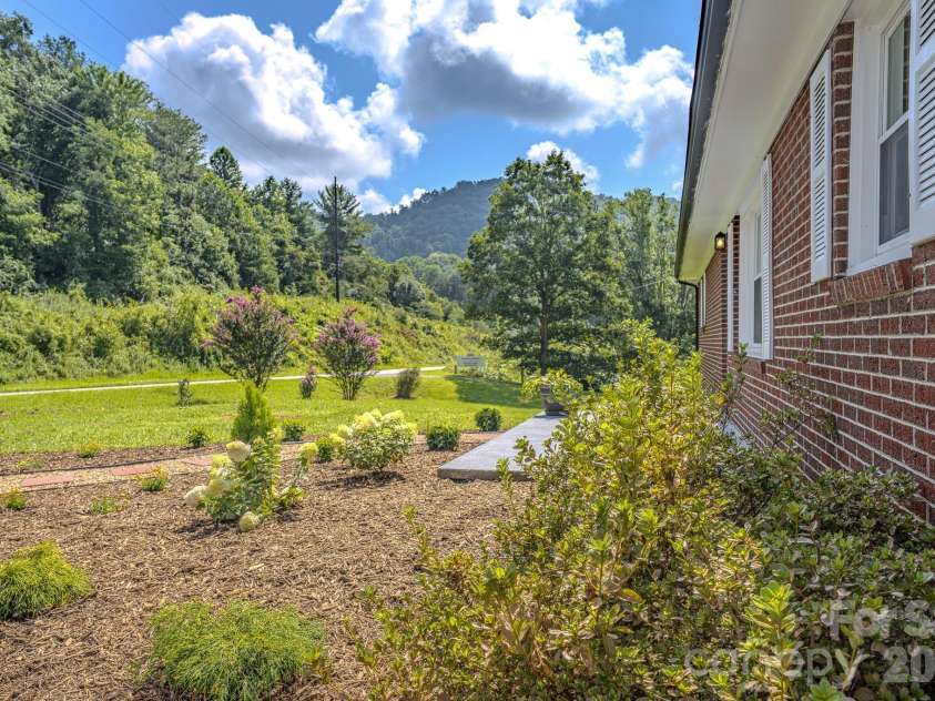 8525 US 25/70 Highway, Marshall, NC 28753.  MLS# CAR4412343, YatesRealty ID 43394. 