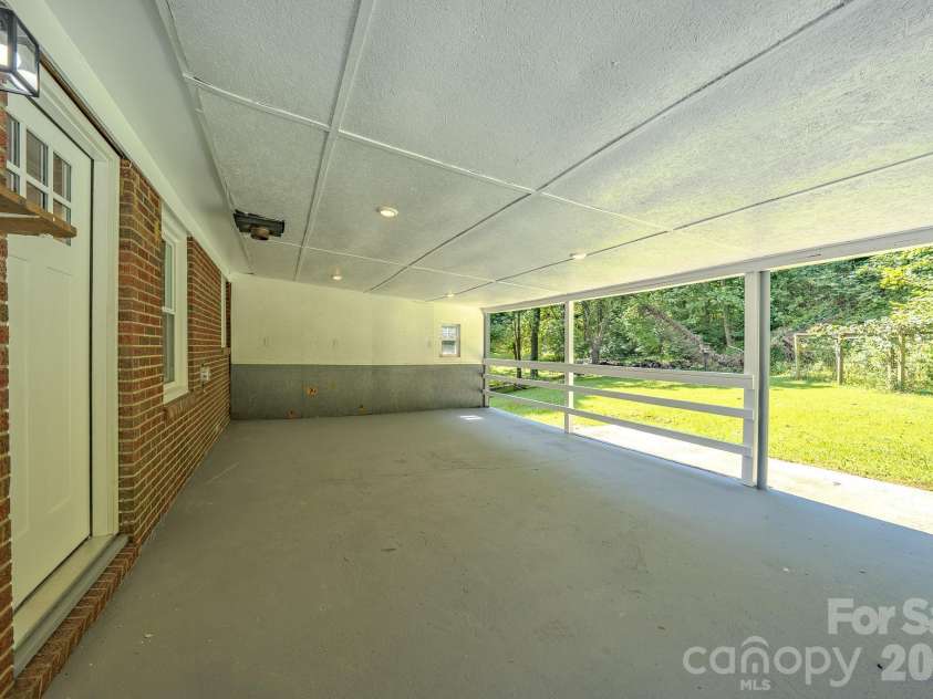 8525 US 25/70 Highway, Marshall, NC 28753.  MLS# CAR4412343, YatesRealty ID 43394. 