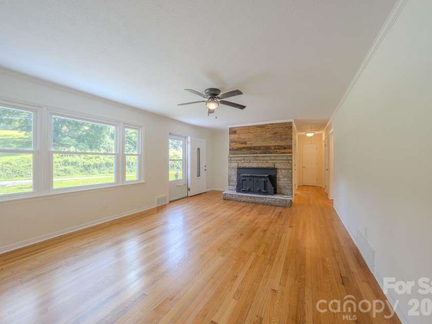 8525 US 25/70 Highway, Marshall, NC 28753.  MLS# CAR4412343, YatesRealty ID 43394. 