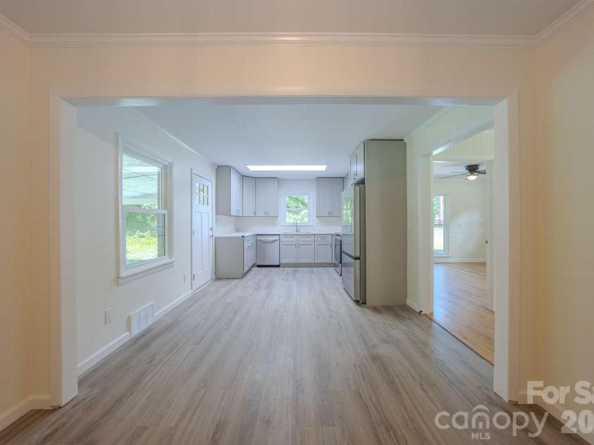 8525 US 25/70 Highway, Marshall, NC 28753.  MLS# CAR4412343, YatesRealty ID 43394. 