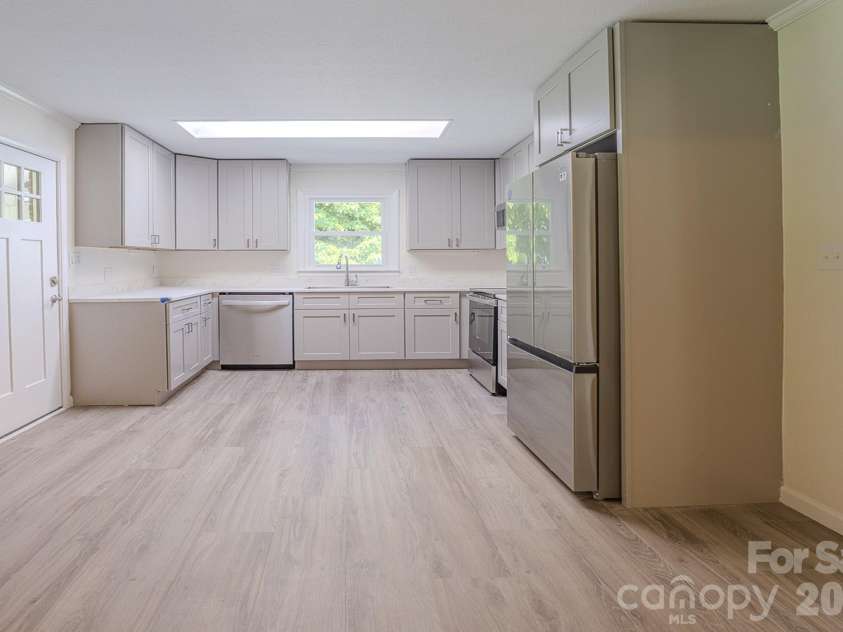 8525 US 25/70 Highway, Marshall, NC 28753.  MLS# CAR4412343, YatesRealty ID 43394. 