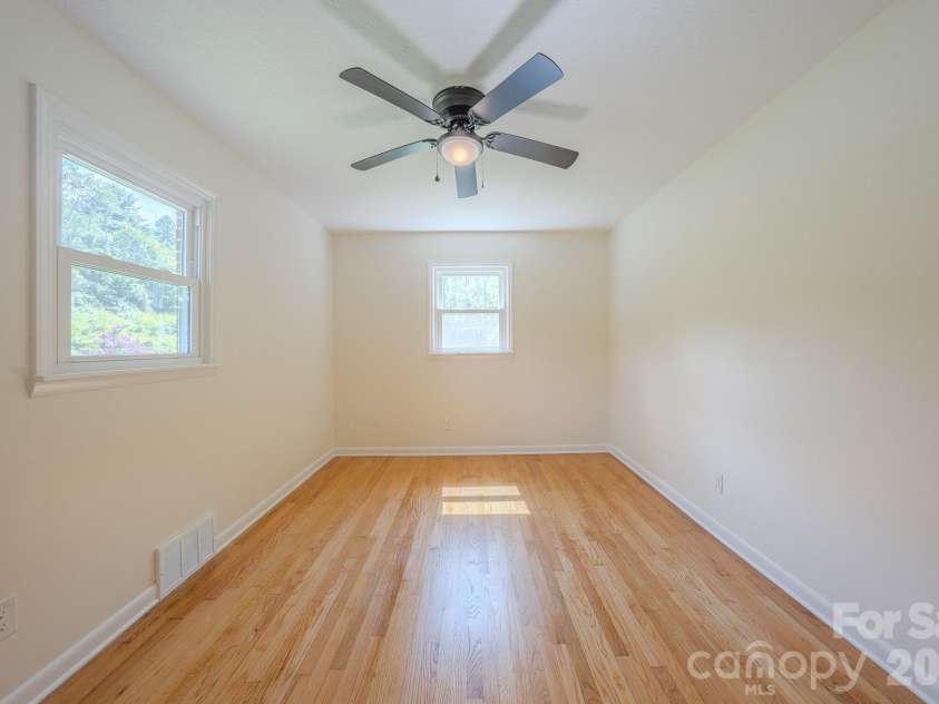 8525 US 25/70 Highway, Marshall, NC 28753.  MLS# CAR4412343, YatesRealty ID 43394. 