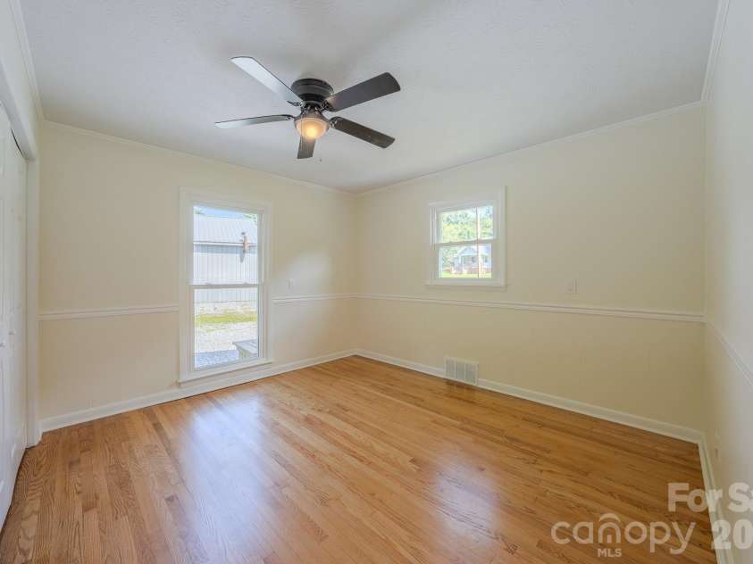 8525 US 25/70 Highway, Marshall, NC 28753.  MLS# CAR4412343, YatesRealty ID 43394. 