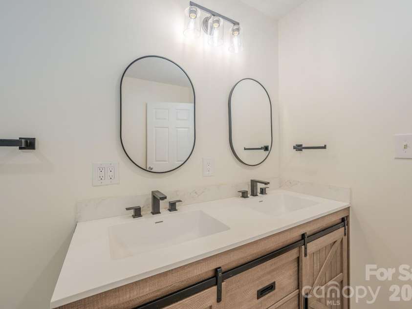 8525 US 25/70 Highway, Marshall, NC 28753.  MLS# CAR4412343, YatesRealty ID 43394. 