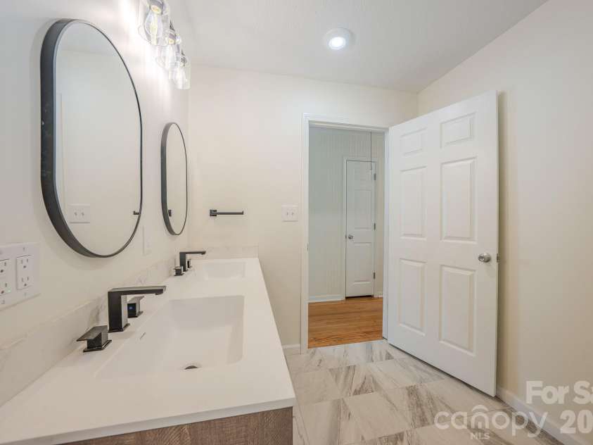 8525 US 25/70 Highway, Marshall, NC 28753.  MLS# CAR4412343, YatesRealty ID 43394. 