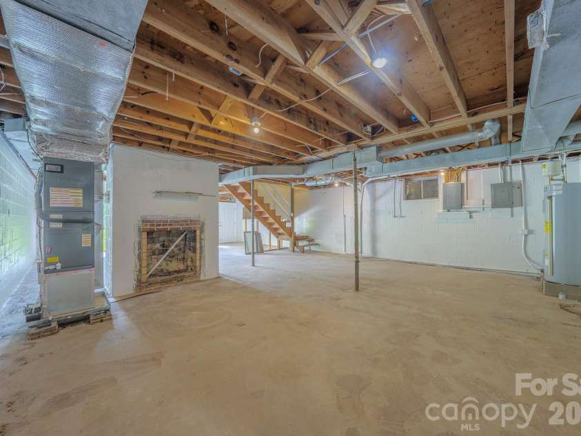 8525 US 25/70 Highway, Marshall, NC 28753.  MLS# CAR4412343, YatesRealty ID 43394. 