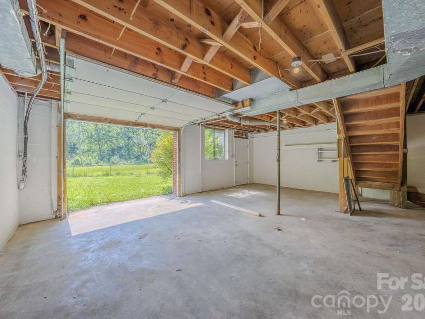 8525 US 25/70 Highway, Marshall, NC 28753.  MLS# CAR4412343, YatesRealty ID 43394. 