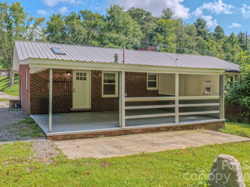 8525 US 25/70 Highway, Marshall, NC 28753.  MLS# CAR4412343, YatesRealty ID 43394. 