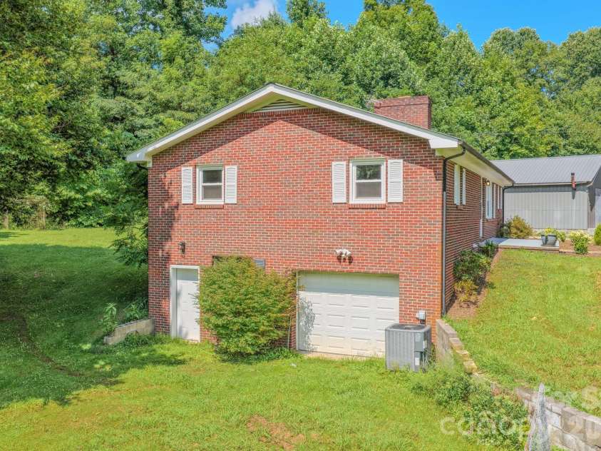 8525 US 25/70 Highway, Marshall, NC 28753.  MLS# CAR4412343, YatesRealty ID 43394. 