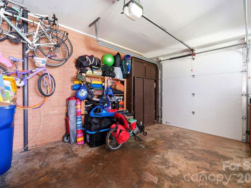 515 Dogwood Lane, Belmont, NC 28012.  MLS# CAR4408248, YatesRealty ID 43395. Garage also has built in storage!