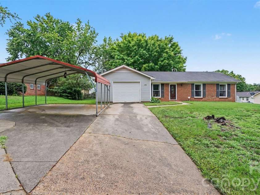 3766 Danube Drive, Winston Salem, NC 27105.  MLS# CAR4411084, YatesRealty ID 43397. 