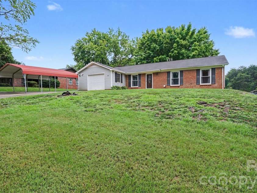 3766 Danube Drive, Winston Salem, NC 27105.  MLS# CAR4411084, YatesRealty ID 43397. 