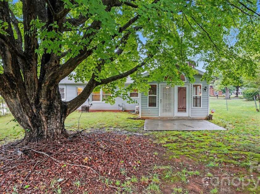 3766 Danube Drive, Winston Salem, NC 27105.  MLS# CAR4411084, YatesRealty ID 43397. 