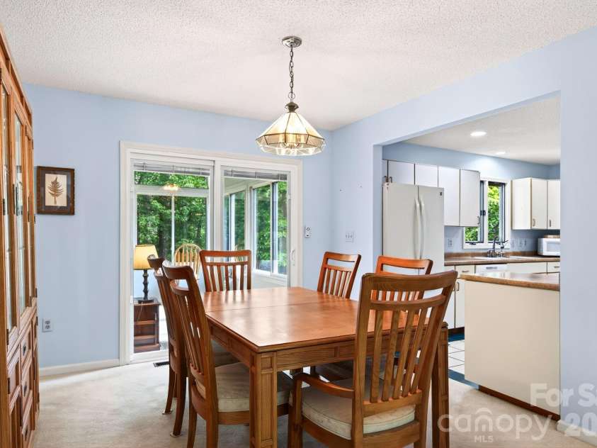 23 Oaks Circle, Asheville, NC 28806.  MLS# CAR4410251, YatesRealty ID 43398. 