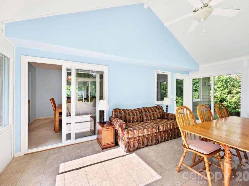23 Oaks Circle, Asheville, NC 28806.  MLS# CAR4410251, YatesRealty ID 43398. 