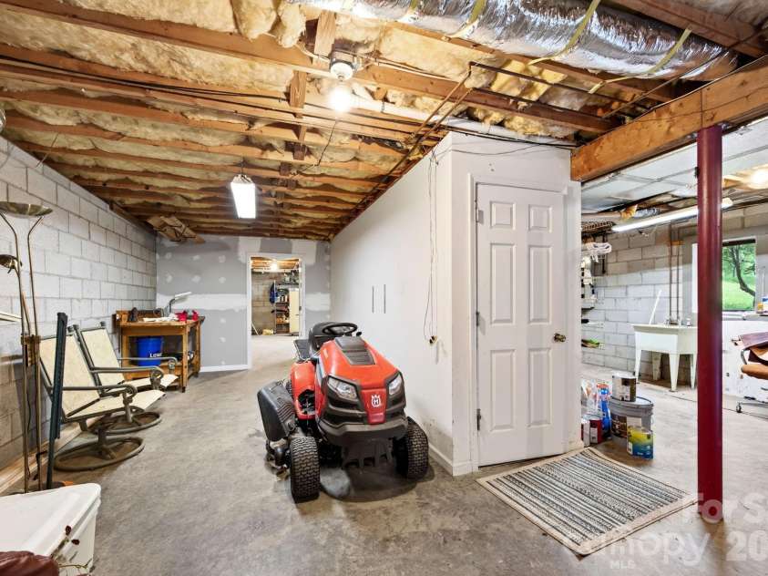 23 Oaks Circle, Asheville, NC 28806.  MLS# CAR4410251, YatesRealty ID 43398. 