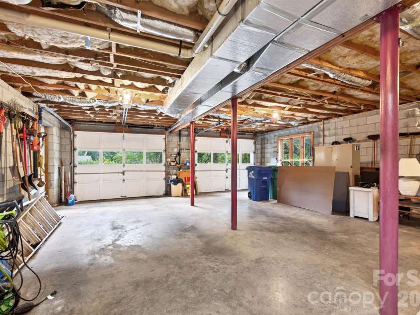 23 Oaks Circle, Asheville, NC 28806.  MLS# CAR4410251, YatesRealty ID 43398. 