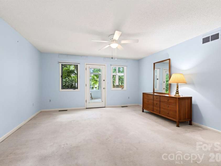 23 Oaks Circle, Asheville, NC 28806.  MLS# CAR4410251, YatesRealty ID 43398. Primary Bedroom