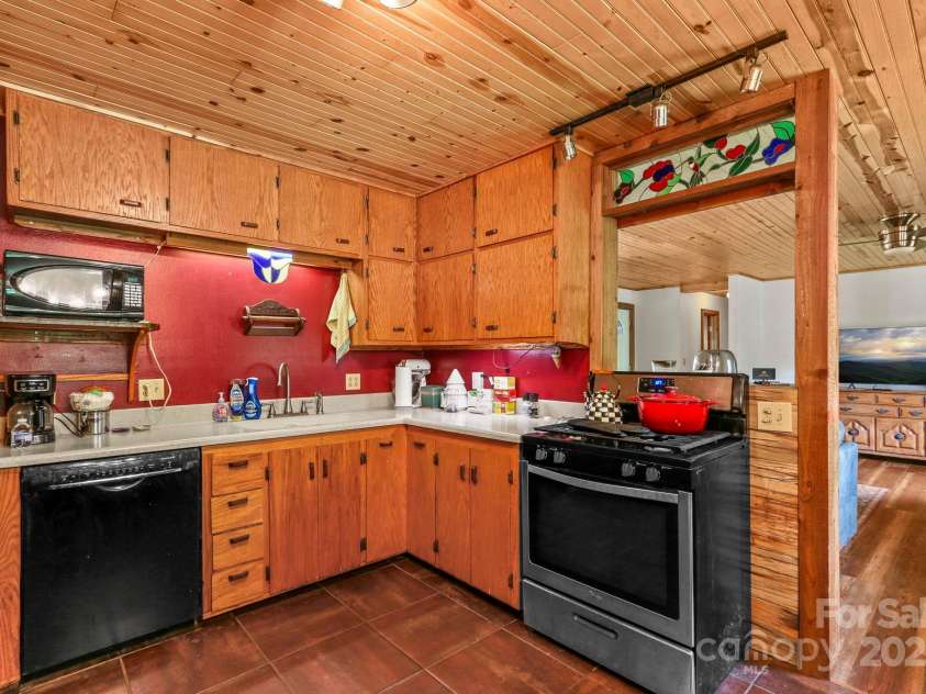 1925 Green Hill Road, Blowing Rock, NC 28605.  MLS# CAR4257812, YatesRealty ID 434. 
