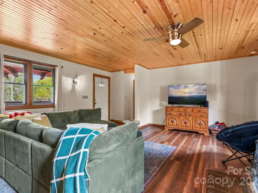 1925 Green Hill Road, Blowing Rock, NC 28605.  MLS# CAR4257812, YatesRealty ID 434. Living room